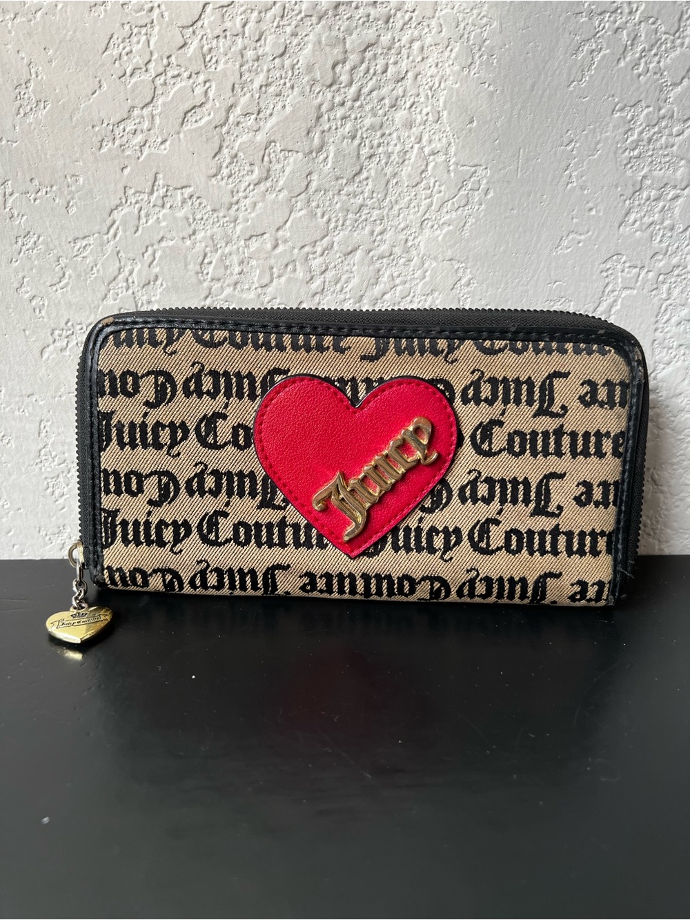 Juicy Couture Cross My Heart Zip Around Monogram Wallet Clutch Beige Black Red